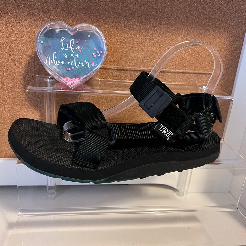 Teva hurricane sandals women size 9 / 10